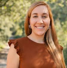 Hey I'm Kristen 👋 a virtual trauma therapist who sees clients across CO!  Whether you're at a crossroads after a painful loss, grappling with trauma,  or feel stuck despite years of therapy,