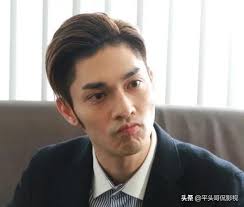 關楚耀：大好前程親手毀掉，如今送女朋友20萬現金做禮物，上熱搜- 每日頭條