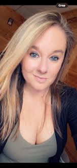 Friend: "explain greys to me" Le: Wilson Anatomyof Grey's Relationships As  of season 10 Meredith Grey with/ Arizona Robbins April Kepner Relationship  (currento Alex Karev Ras past) with the Nurse Rose the