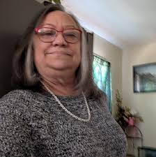 Who makes the fried pies at the Farmer's Market in Smithville?