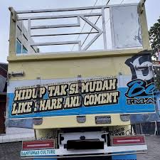 Tulisan di truk yang bikin ngakak. Pernah Lihat Gak 10 Potret Kata Kata Kocak Di Belakang Truk