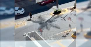 Autoridades locales reportaron que al menos dos personas resultaron heridas por impacto de bala. 03k84gjlsjc2ym