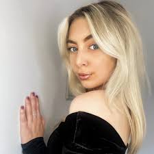 Megan Dimond's Instagram, Twitter & Facebook