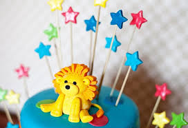 Obviously, they don't read at this age, but you know the parents will be reading the message. 20 Creative Ideas For 1st Birthday Cakes For Baby Boys Girls