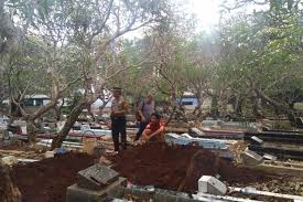 28/10/2016 tonton tanah kubur musim 15 (2016) episod 1 episod 2 episod 3 episod 4. Tanah Kering Jadi Kendala Penggalian Kubur Untuk Akbar Alamsyah Antara News