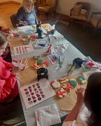 We were feeling festive yesterday at our Christmas Cookie Decorating Class!  🎄 Thank you to everyone who joined us, your cookies looked spectacular! We  plan to do another cookie class in the