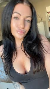 Lucy Barnett's Instagram, Twitter & Facebook