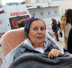 08.12.2016 22:04 ünlü magazin muhabiri seyhan erdağ, geçirdiği kalça kemiği ameliyatının ardından evinde düşerek tekrar hastaneye kaldırılan fatma girik'in fotoğraflarını, instagram hesabından paylaştı. Son Dakika Fatma Girik Yeniden Hastaneye Kaldirildi Son Dakika Magazin Haberleri