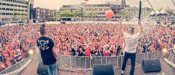 In de gehele stad is het feest en is alles en iedereen in oranje gehuld. Koningsnacht En Koningsdag In Eindhoven 2020 Eindhoven Is King
