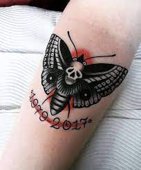 Ideen Und Bedeutungen Eines Motten Tattoo Ebendiese 65 Tattoos Werden Sie Umhauen Hennatat Traditional Butterfly Tattoo Traditional Tattoo Cool Arm Tattoos