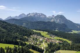 Kopier denne teksten og lim den inn i litteraturlisten din: Alpendorf Dachstein West Familien Chalets Und Ferienhauser In Salzburg Alps Residence Englisch