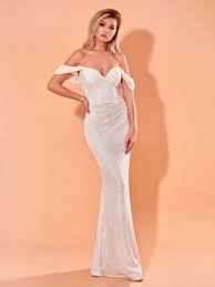 Rochia de mireasa nu este niciodata doar o rochie, ci reprezinta mai nou, majoritatea rochiilor de mireasa sunt realizate la comanda din cele mai fine materiale si pentru nuntile in aer liber, alege o rochie de seara lejera. Rochii Mireasa Online 2020 Rochii Ieftine Cununia Civila