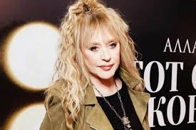 Видео временно доступен с аллой пугачевой, 2011 приезд аллы пугачевой в киев, 2011 71 Letnyaya Alla Pugacheva Promenyala Parik Na Stilnoe Bob Kare Kurer Sreda Berdsk