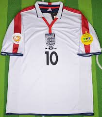 La france et la hongrie avait chacune un maillot blanc, les français revêtirent le maillot de l'équipe locale de kimberley. Maillot Domicile Angleterre Euro 2004 La Passion Du Foot