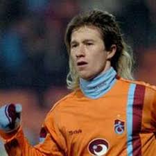 30 grudnia 2006 ogłosił zakończenie piłkarskiej kariery, po czym zaczął próbować swoich sił jako komentator sportowy w canal+. Miroslaw Szymkowiak Miroslawszym7 Twitter