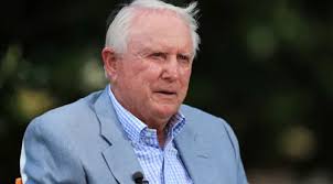 Woods and Snead tied with 82 wins, but no comparison'