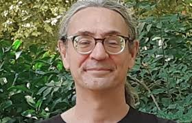 Marc Anton: “No cal tornar a la cova, però sí tenir un entorn rural