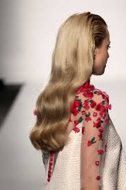 Sulla nostra chioma delle morbide onde davvero di tendenza. 3 Metodi Facili Per Fare Le Onde Morbide Sui Capelli Le Shampiste