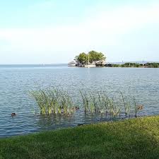 Ecocobio Posted To Instagram Der Balaton In Ungarn Ich Hatte Mir Die Gegend Nicht So Grun Vorgestellt Aber Trotz Des To Natural Landmarks Balaton Nature