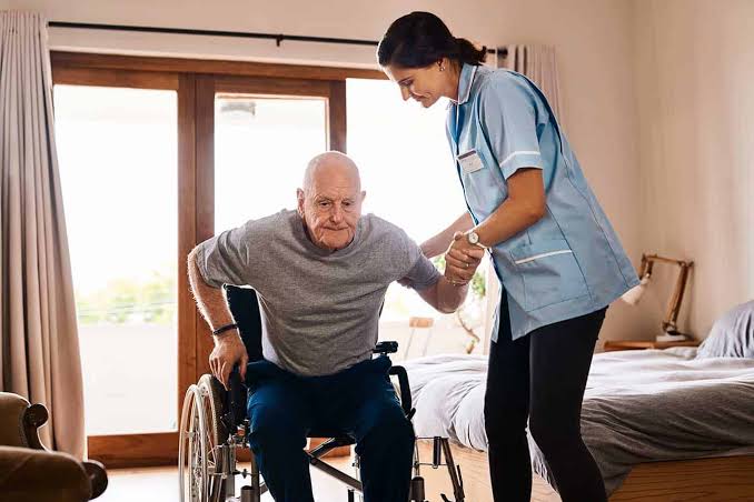 Nurses in government-run aged care homes provide the most amount of care,  study finds - ANMJ