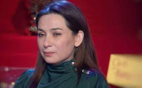 Phạm phi nhung (sinh ngày 10 tháng 4 năm 1972 tại pleiku, gia lai) thường được biết đến với nghệ danh phi nhung, là một nữ ca sĩ hải ngoại, diễn viên người mỹ gốc việt nổi tiếng với dòng nhạc trữ tình, dân ca. Vha5hlty Ejlfm