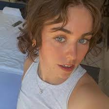 Kate Donlon's Instagram, Twitter & Facebook