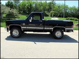 1987 Chevrolet Silverado 4x4 Perfect Size Wheels Tires And Stance This Truck Is Right Except Color Chevy Trucks Silverado Chevy Trucks Old Pickup Trucks