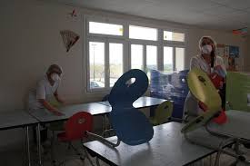 Lamballe Comment Les Ecoliers De Saint Aaron Ont Pu Dejeuner En Toute Securite A La Cantine Saint Brieuc Maville Com