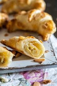 Nussmischung vorsichtig mit hilfe eines tortenhebers verstreichen. Schnelle Gefullte Susse Croissants Auch Glutenfrei Vegan Kochtrotz Lieblingsrezepte Fur Dich Mit Tausch Zutaten