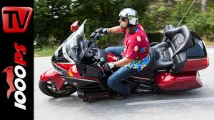 What is a honda gold wing? 2015 Honda Gl 1800 Goldwing Test 40th Anniversary Edition Engl Subs Youtube