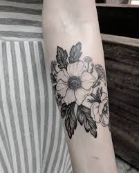 Anemone Flower Tattoo Black And White 22 Pretty Anemone Tattoo Designs And Ideas Tattooadore Anemone Tattoo Tattoo Designs Floral Tattoo Design