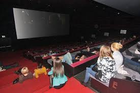 Das pollux führt eine lange paderborner kinotradition fort. Film Ab Und Ab Ins Bett Budapester Zeitung