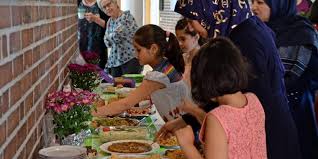 Das zuckerfest ist ein einladendes fest, ein fest für alle, für die familie der muslime und für ihre steinmeier bat noch einmal um disziplin und verständnis dafür, dass das zuckerfest auch in diesem. Gehrden Gehrdener Feiern Zuckerfest Im Burgersaal