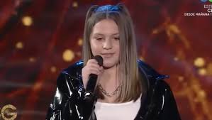 Haciendo referencia a sus dichos y luego de que florencia peña bromeara con la situación, la princesita habló sin anestesia y confesó que engañó al polaco. La Hija De Karina La Princesita Y El Polaco Sorprendio En Su Debut Como Cantante