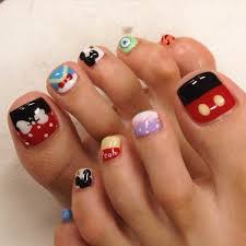 21 Super Cute Disney Nail Art Designs Stayglam Disney Toe Nails Disney Nails Nail Art Disney