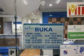 Namun untuk hari libur nasional seperti hari raya atau peringatan tertentu kantor bca tidak akan buka untuk melayani nasabah. Nasabah Bank Kalsel Makin Minati Transaksi Di Kcp Duta Mall Antara News Kalimantan Selatan