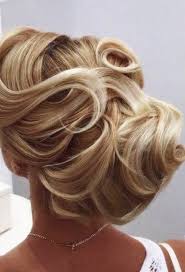 Elle connait les techniques de crépage. Lazorthes Coiffure Evenementielle Lazorthes Coiffure Mariage Toulouse Esthetique Mariage