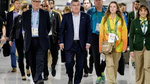 The latest agreement terms with the unified government require cerner and ongoal llc to generate at least $216. Thomas Bach Und Frau Claudia In Rio Gelandet