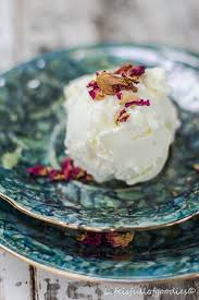 Sahneeis Cremig Lecker Und Ganz Einfach Life Is Full Of Goodies Rezept Lecker Gefrorene Desserts Essen Und Trinken