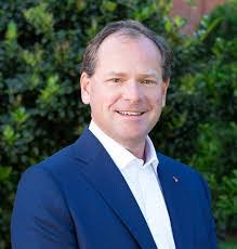 Laura Mikesell's Instagram, Twitter & Facebook