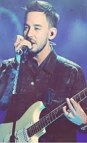 Michael kenji shinoda (篠田 賢治, shinoda kenji) (/ʃɪˈnoʊdə/, born february 11, 1977) is an american musician, rapper, singer, songwiter, record producer, and graphic designer. Mike Shinoda So Suave Linkin Park Linkin Park Linkin Park Chester Mike Shinoda
