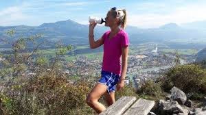 Einerseits sorgt ihre nicht glatte oberfläche für ausrutscher. Trinkpause Am Kleinen Barmstein Steine Wanderung Tourismus