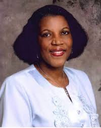 Carolyn Spooner's Instagram, Twitter & Facebook