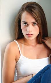 Nicole Mormando's Instagram, Twitter & Facebook