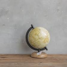 Ze herinneren ons aan de oudheid toen grote delen van de wereld nog ontdekt moesten worden. Bol Com Home Deco Wereldbol Globe Antieke Look Licht 20 Cm