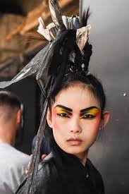 All The Best Hair And Makeup Looks From London Fashion Week Ss19 In 2021 Runway Makeup Trendy Eyeshadow Vibrant Makeup