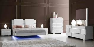 Im erdgeschoss befindet sich eine eingangshalle, ein schlafzimmer, ein studium und ein waschraum. Schlafzimmer Set Caprice Italienische Luxus Mobel Ii Mobel Zeit
