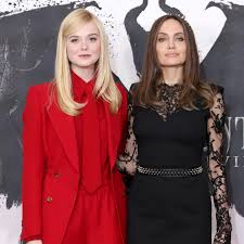 Angelina jolie dcmg is an american actress, filmmaker, and humanitarian. Angelina Jolie Elle Fanning Verrat Wie Die Schauspielerin Privat Ist Gala De