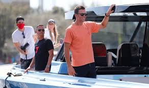 Tom brady made headlines in february for throwing the lombardi trophy from one boat to another during the super bowl boat parade. Tom Brady Lombardi Trophy Toss Upsets Daughter Of Master Silversmith