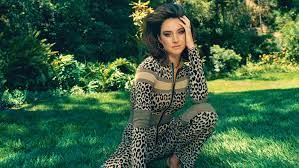 Shailene woodley got to know aaron rodgers real fast in the early days of their relationship, as the actress revealed she moved in with the quarterback right away. Thr Cover Shailene Woodley On The Last Letter From Your Lover The Hollywood Reporter